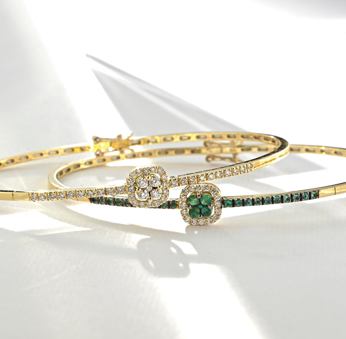 BRACCIALE IN ORO GIALLO CON DIAMANTI E SMERALDI