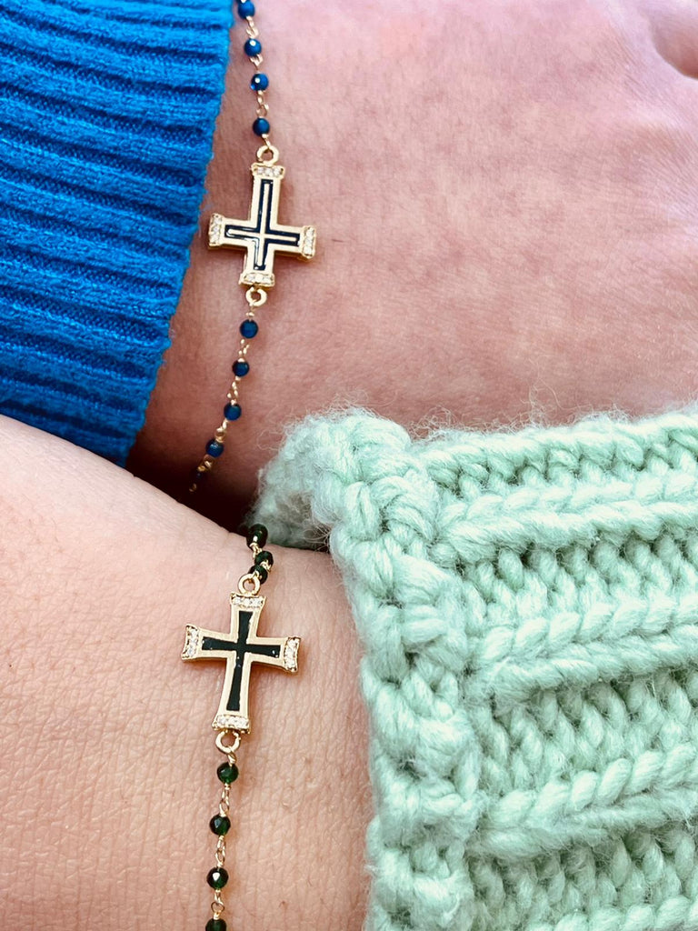 bracciale in oro giallo con catena pallinata croce smaltata blu e diamanti