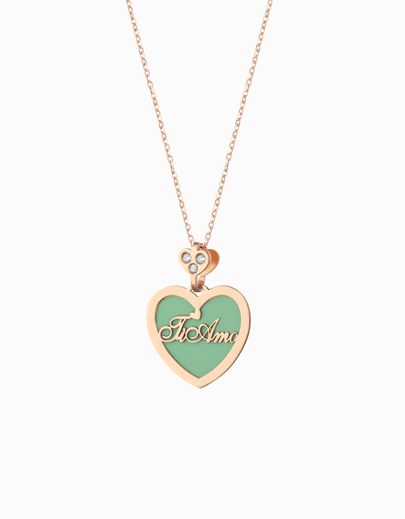 ciondolo a cuore con smalto verde e scritta in oro rosa e diamanti