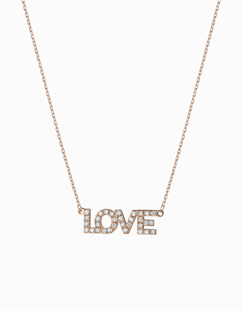 ciondolo in oro rosa con scritta LOVE e diamanti