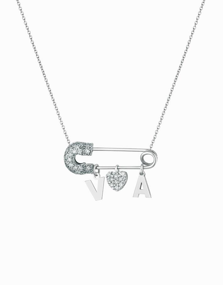 Ciondolo a spilla e charms con lettere personalizzate, in oro bianco e diamanti Dalù Gioielli