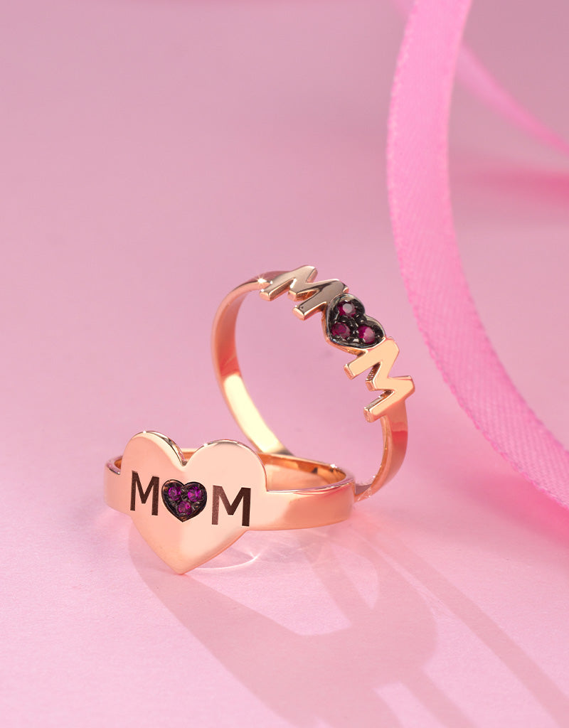 anello scritta mom con rubini