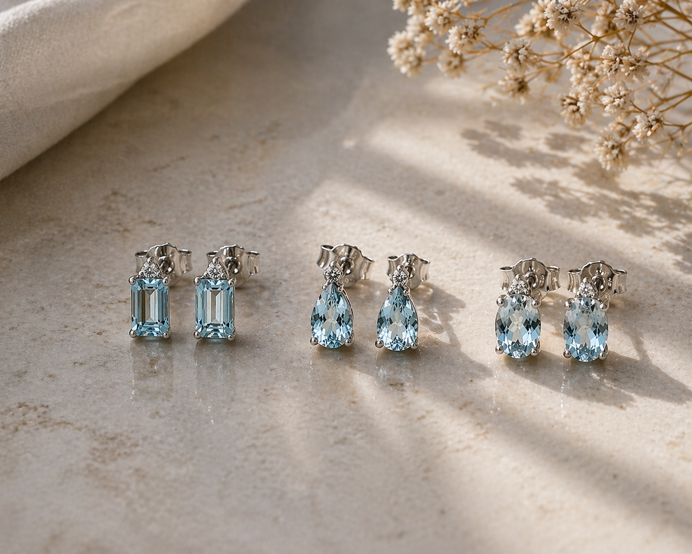 ORECCHINI IN ORO 9KT, ORO BIANCO CON DIAMANTINI E ACQUAMARINA