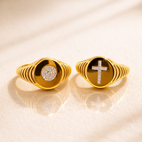 ANELLO SIGILLO IN  ORO GIALLO CON CROCE DI DIAMANTI