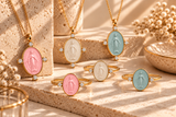 ANELLO IN ORO 9KT, CON MADONNINA IN CERAMICA E DIAMANTINI