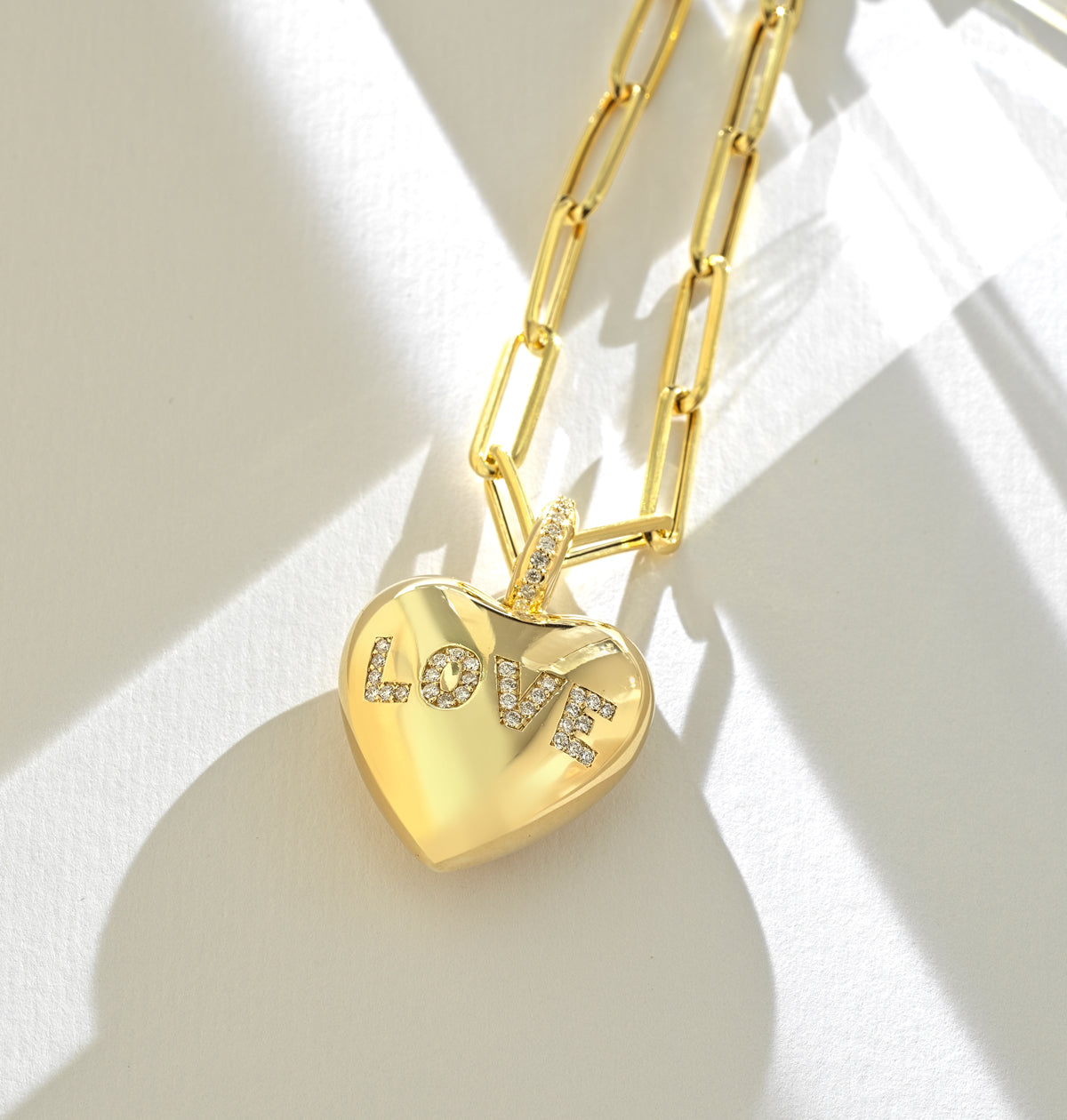 CIONDOLO IN ORO GIALLO CON CUORE E SCRITTA DI DIAMANTI