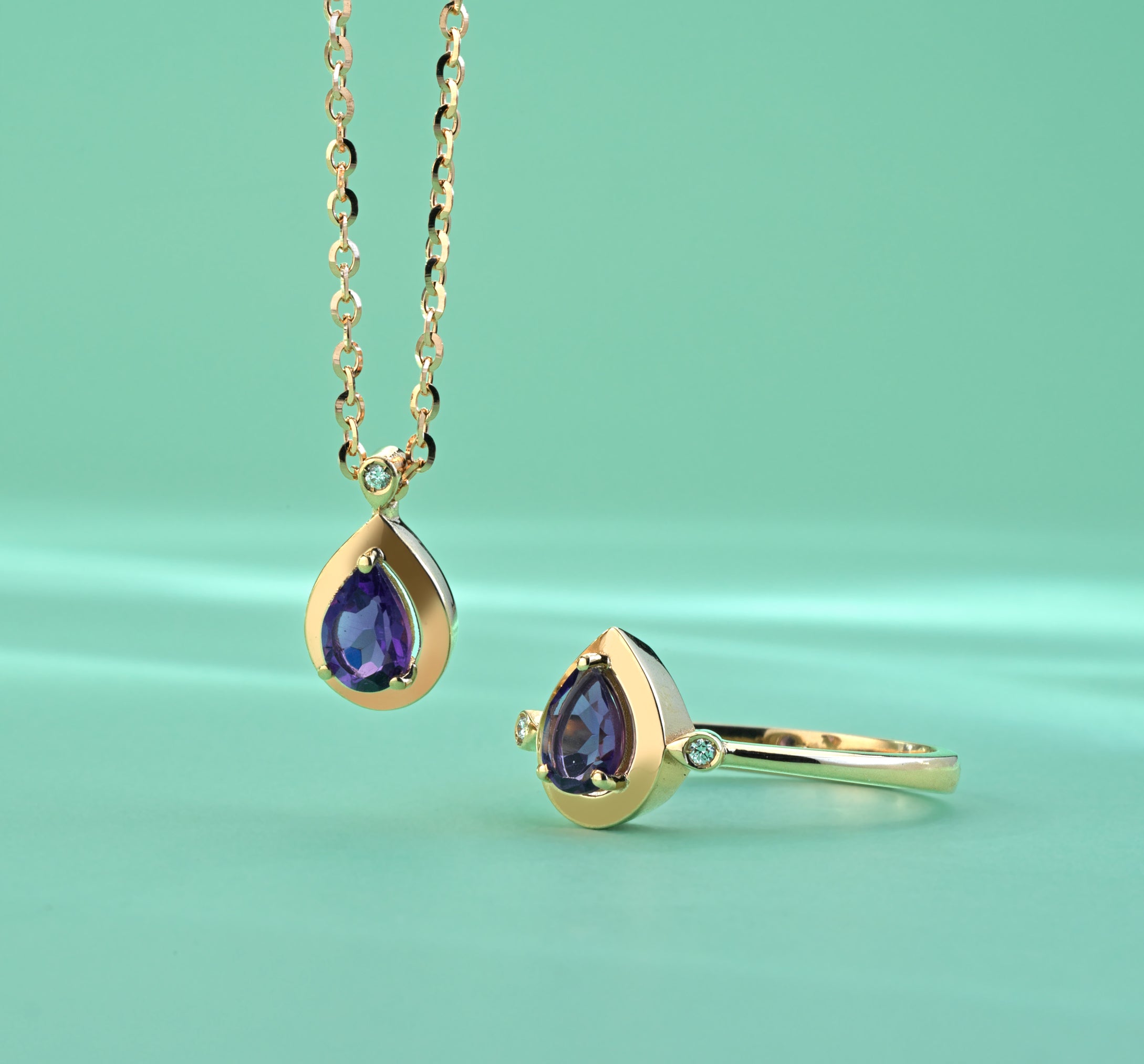 CIONDOLO IN ORO ROSA CON GOCCIA DI TOPAZIO VIOLA E DIAMANTI