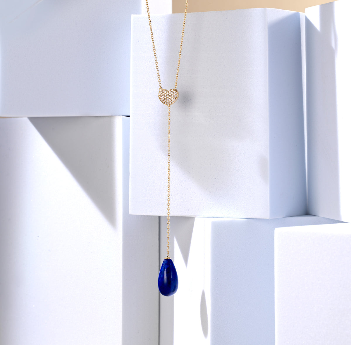 COLLANA SALISCENDI IN ORO GIALLO CON CUORE DI DIAMANTI E GOCCIA DI LAPIS