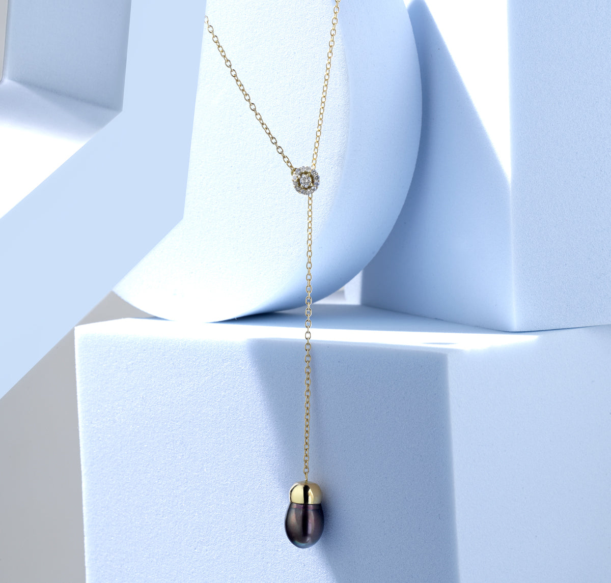 COLLANA SALISCENDI IN ORO GIALLO CON DIAMANTI E TAHITI