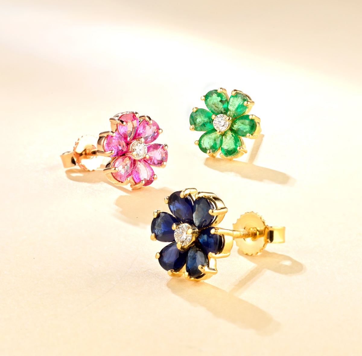 ORECCHINI A FIORE IN ORO ROSA CON DIAMANTI E RUBINI ROSA