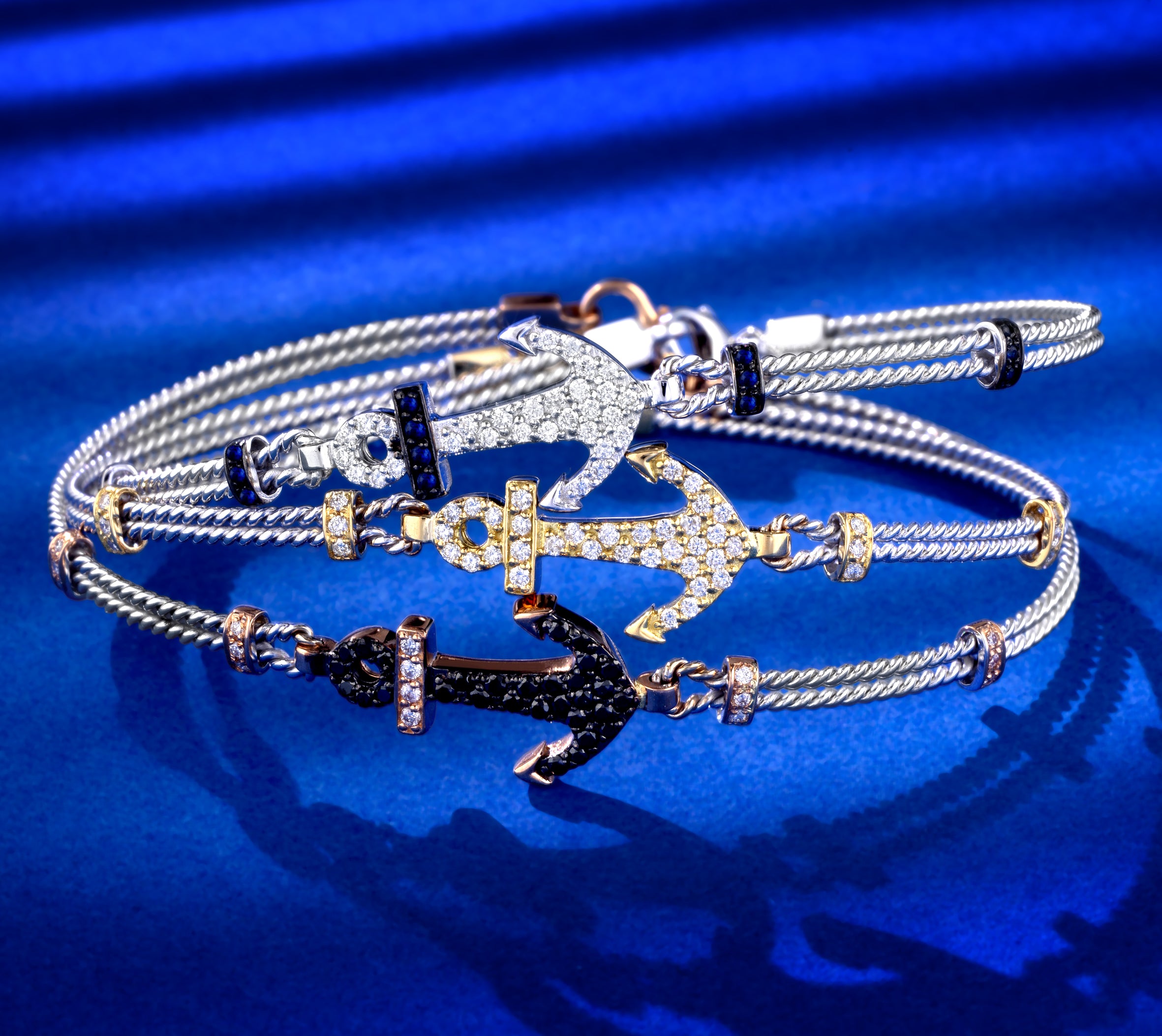 BRACCIALE RIGIDO IN ORO BIANCO E ORO ROSA CON ANCORA DI DIAMANTI NERI E DIAMANTI