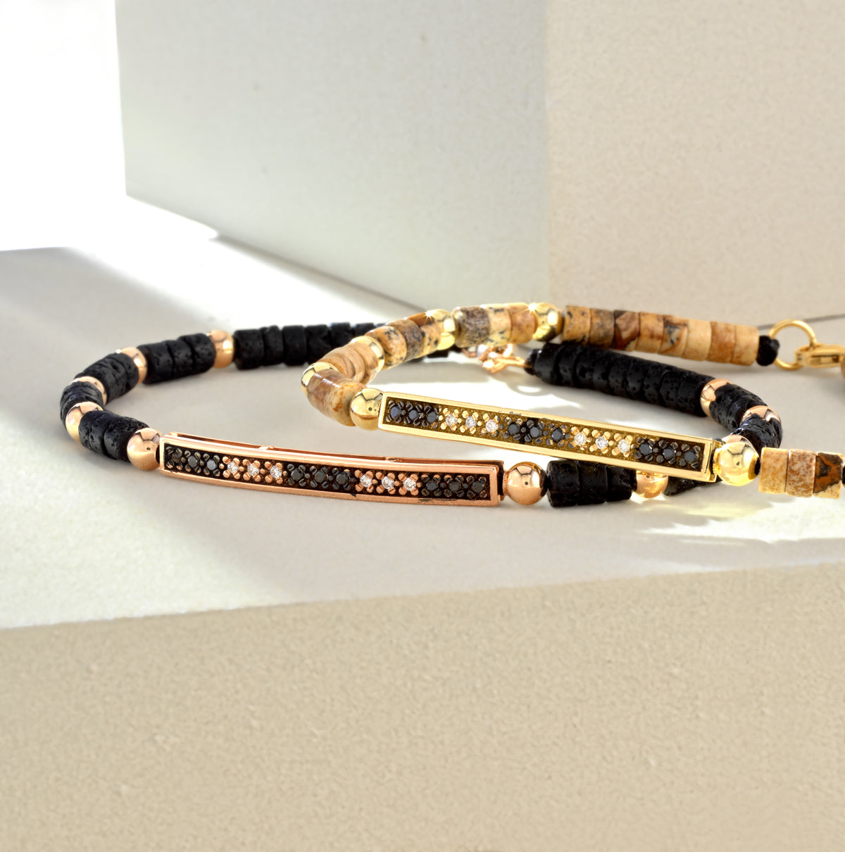 BRACCIALE IN ORO ROSA CON EMATITE E BACCHETTA DI DIAMANTI NERI E DIAMANTI BIANCHI