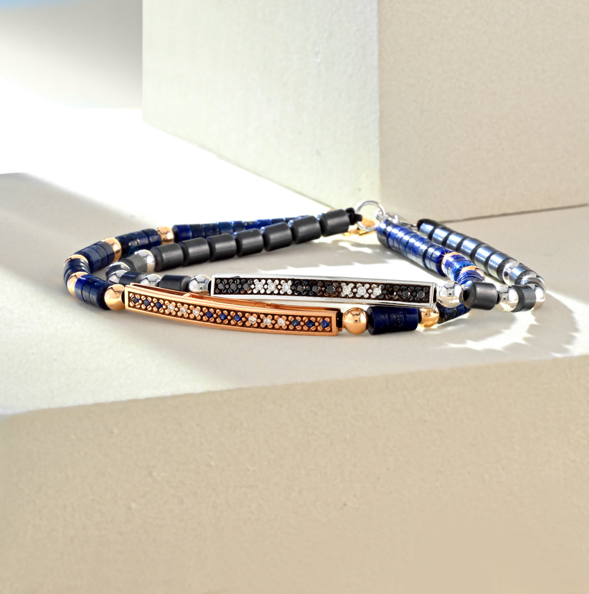 BRACCIALE CON EMATITE IN ORO ROSA BACCHETTA CENTRALE DI DIAMANTI E ZAFFIRI