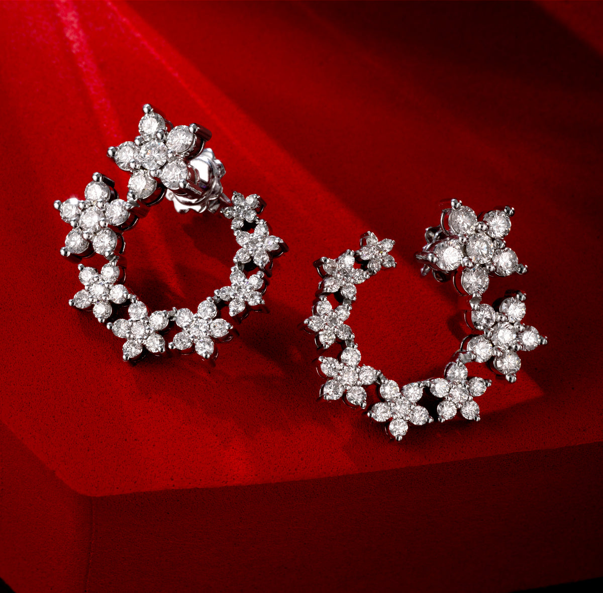 ORECCHINI A FIORI IN ORO BIANCO TUTTO DI DIAMANTI