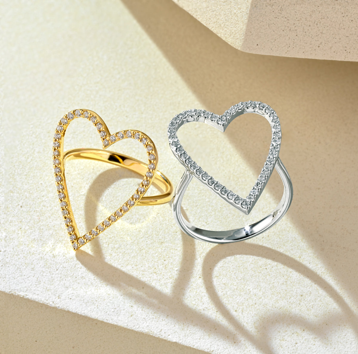 ANELLO A CUORE APERTO IN ORO BIANCO CON DIAMANTI