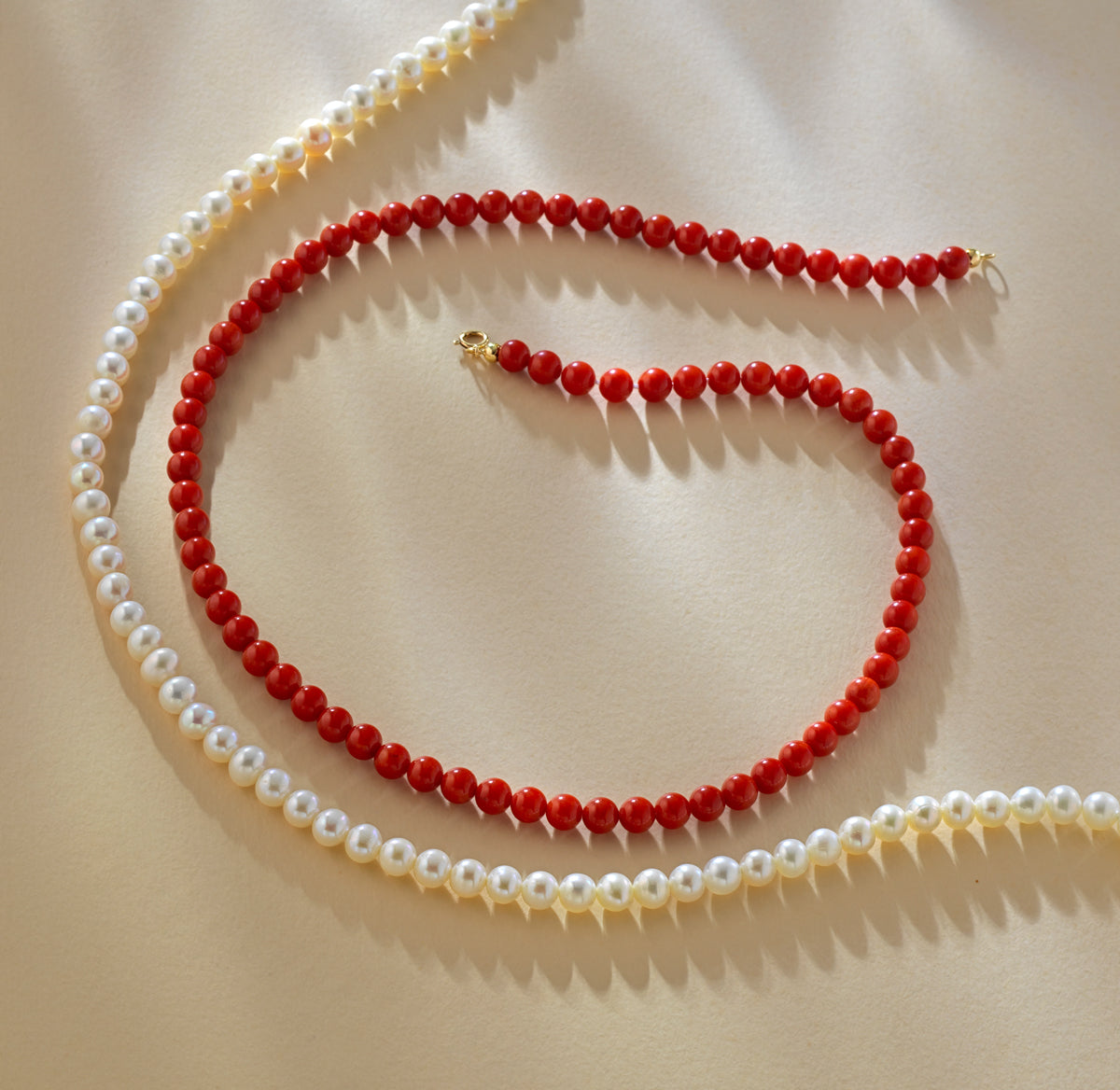 COLLANA CON PASTA DI CORALLO E CHIUSURA IN ORO GIALLO