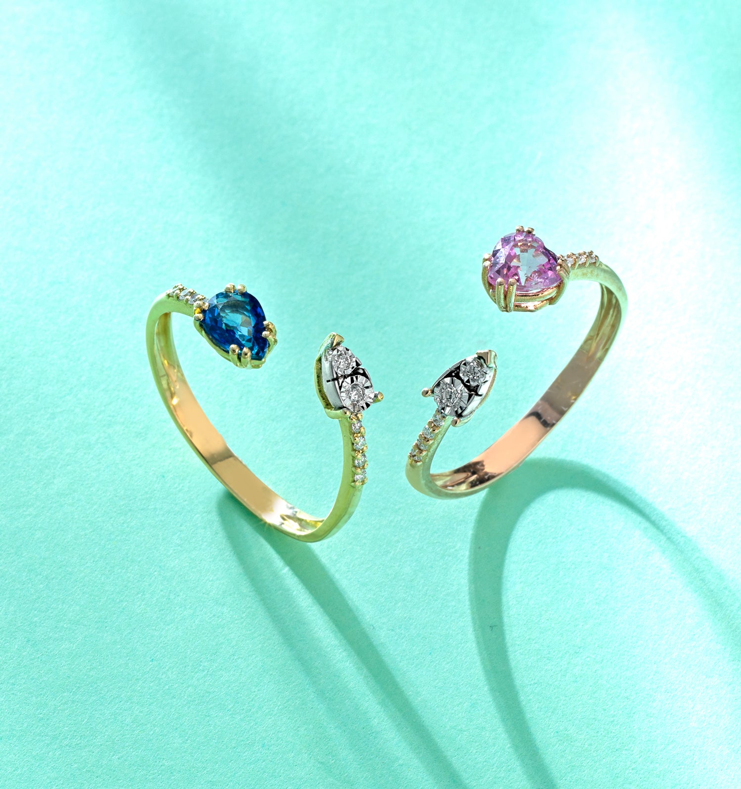 ANELLO IN ORO GIALLO CON GOCCIA DI ZAFFIRI E DIAMANTI