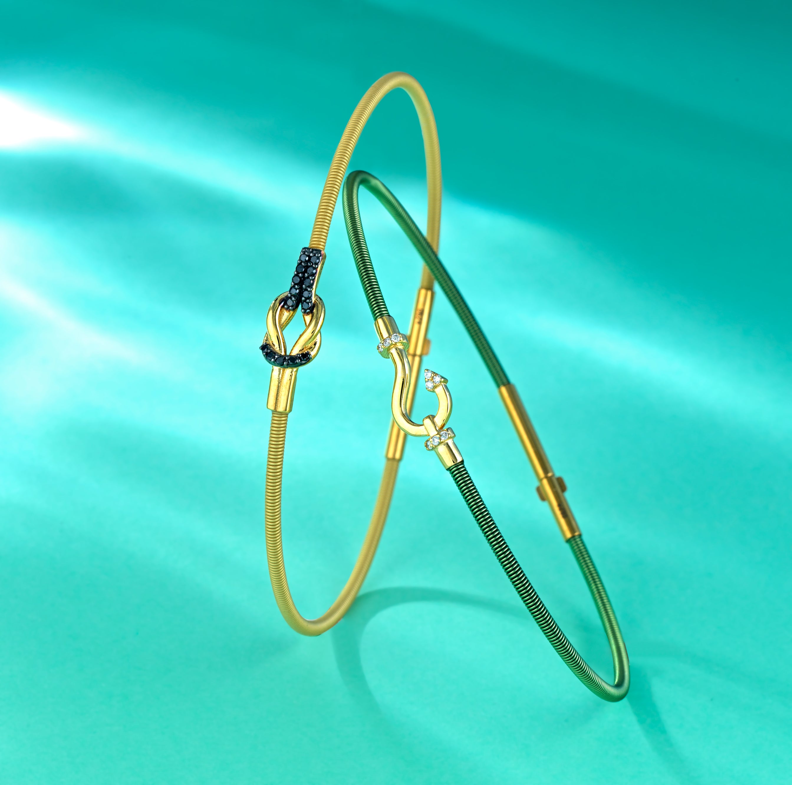 BRACCIALE BEIGE IN ORO GIALLO CON DIAMANTI NERI CENTRALE