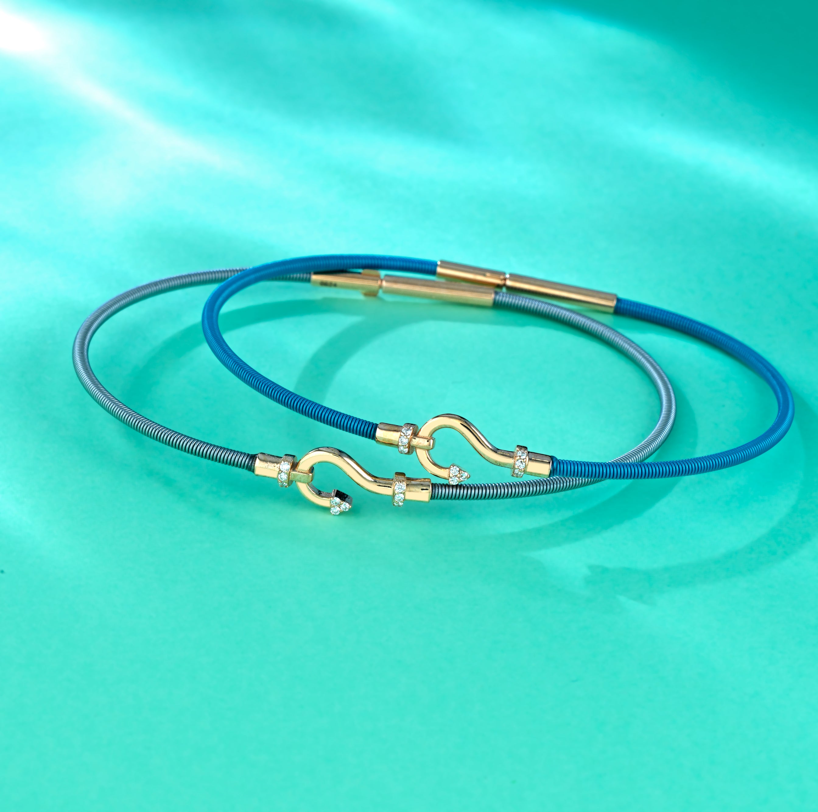BRACCIALE BLU IN ORO ROSA CON AMO CENTRALE DI DIAMANTI