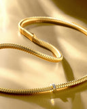 COLLANA GIROCOLLO IN ORO GIALLO 18KT SOTTILE, CON DIAMANTI CENTRALI