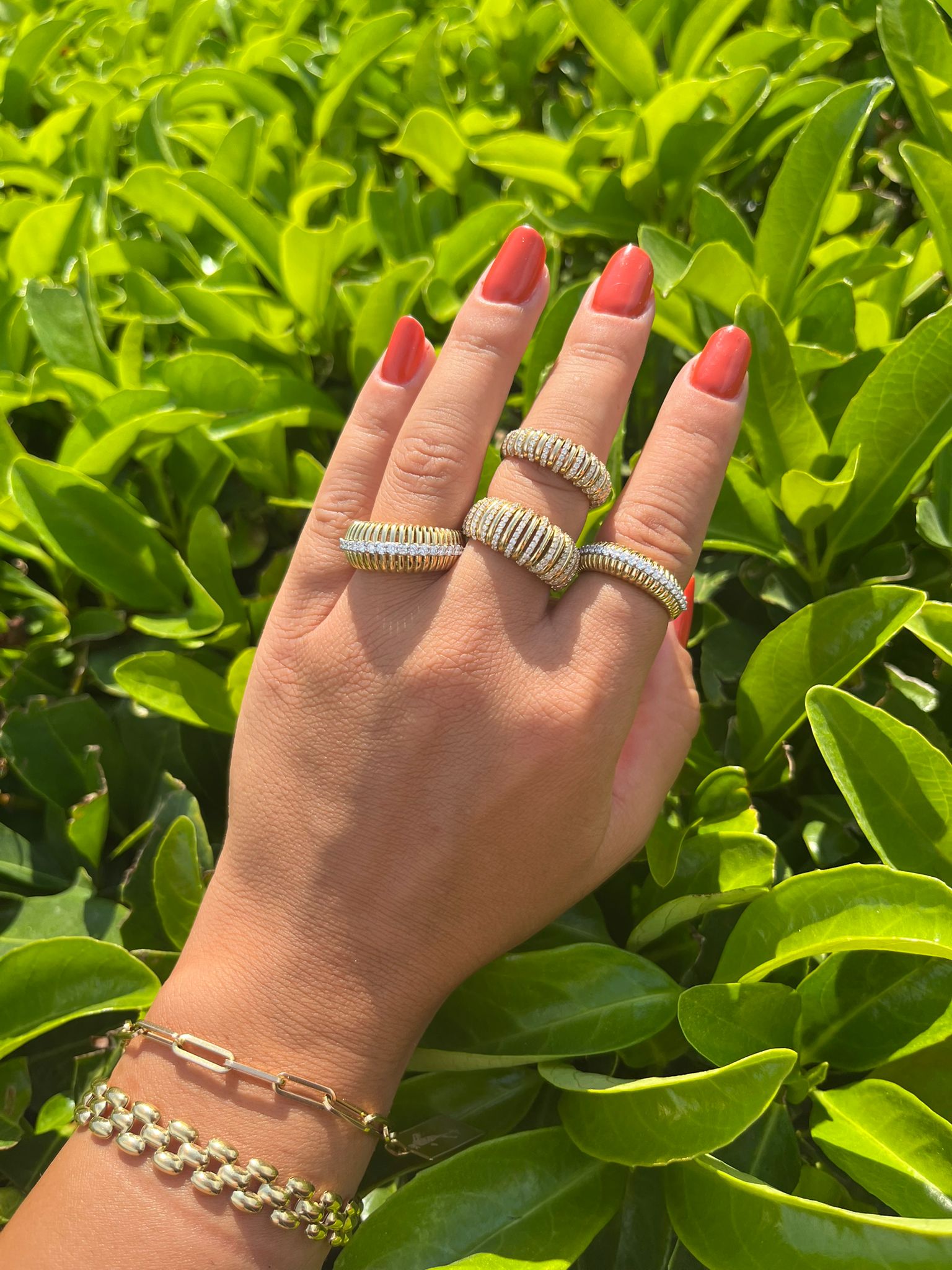 ANELLO FASCIA IN ORO GIALLO CON DIAMANTI