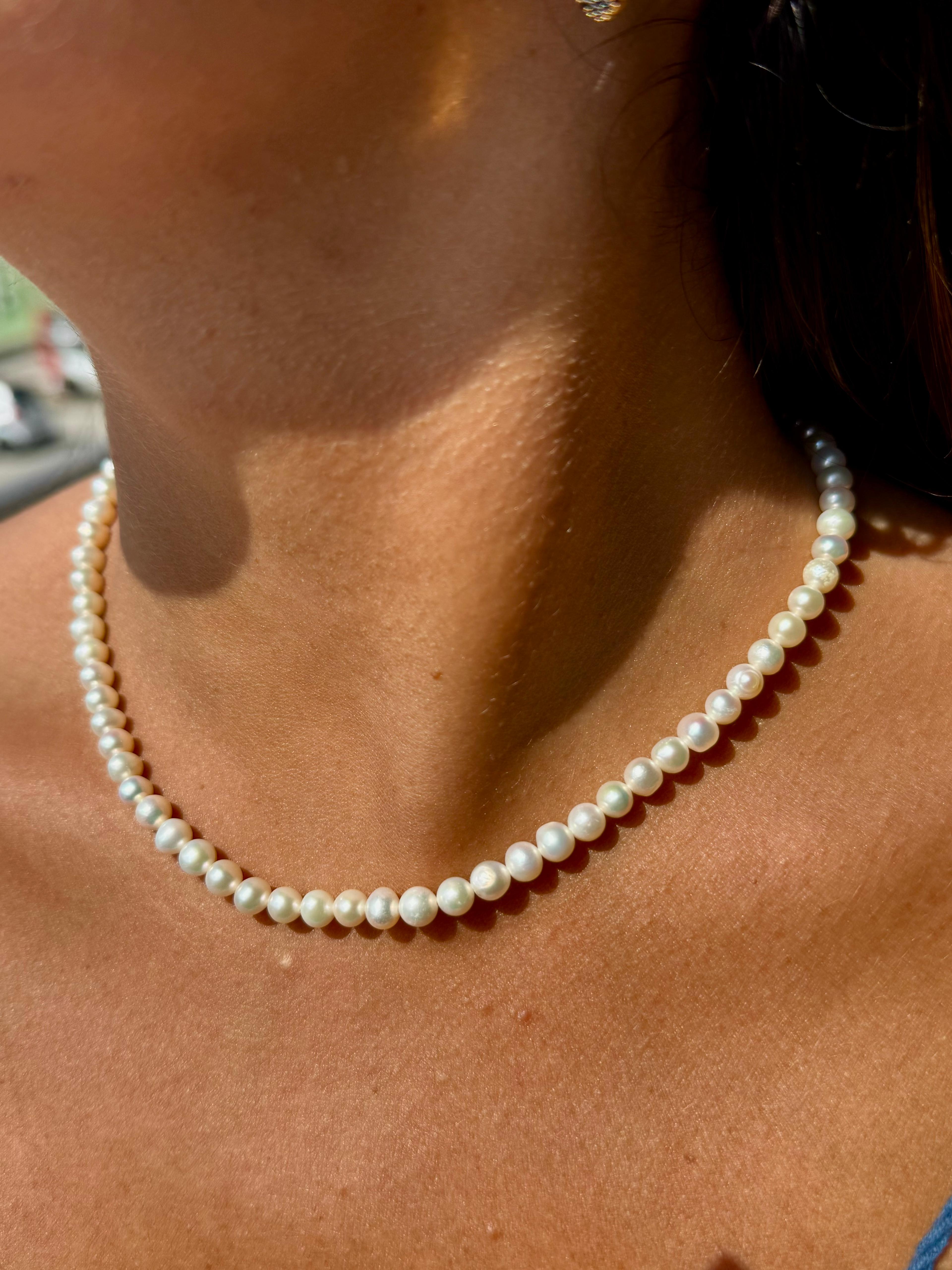 COLLANA SEMPLICE DI PERLE CON CHIUSRA IN ORO 9KT