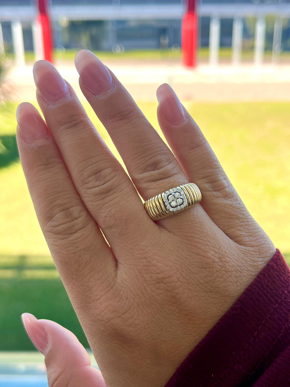 ANELLO FASCIA GRANDE IN ORO GIALLO CON DIAMANTI CENTRALI