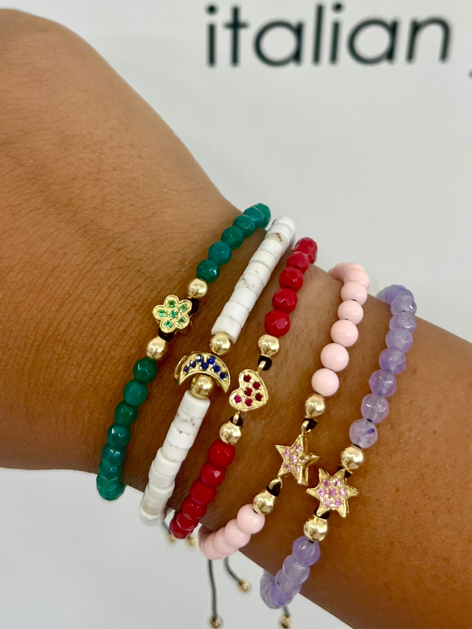 BRACCIALE CON SOLE CENTRALE E ZAFFIRI ROSA IN ORO GIALLO ED EMATITE