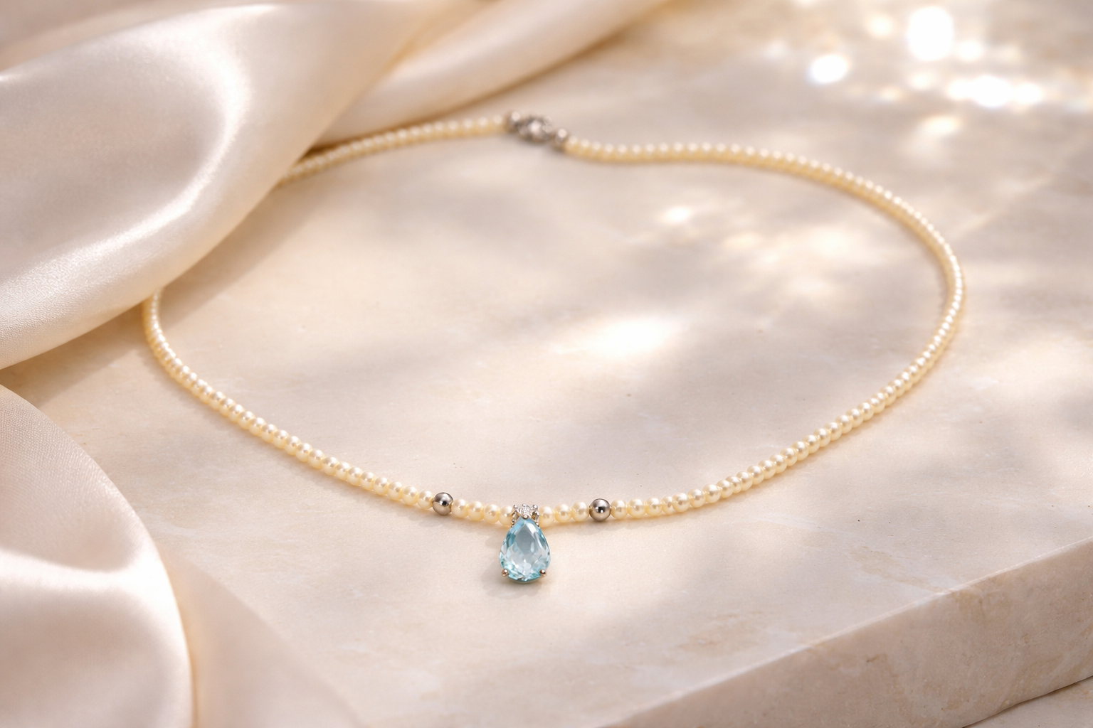 COLLANA PERLE IN ORO 9KT, CON DIAMANTINO E ACQUAMARINA GOCCIA CENTRALE