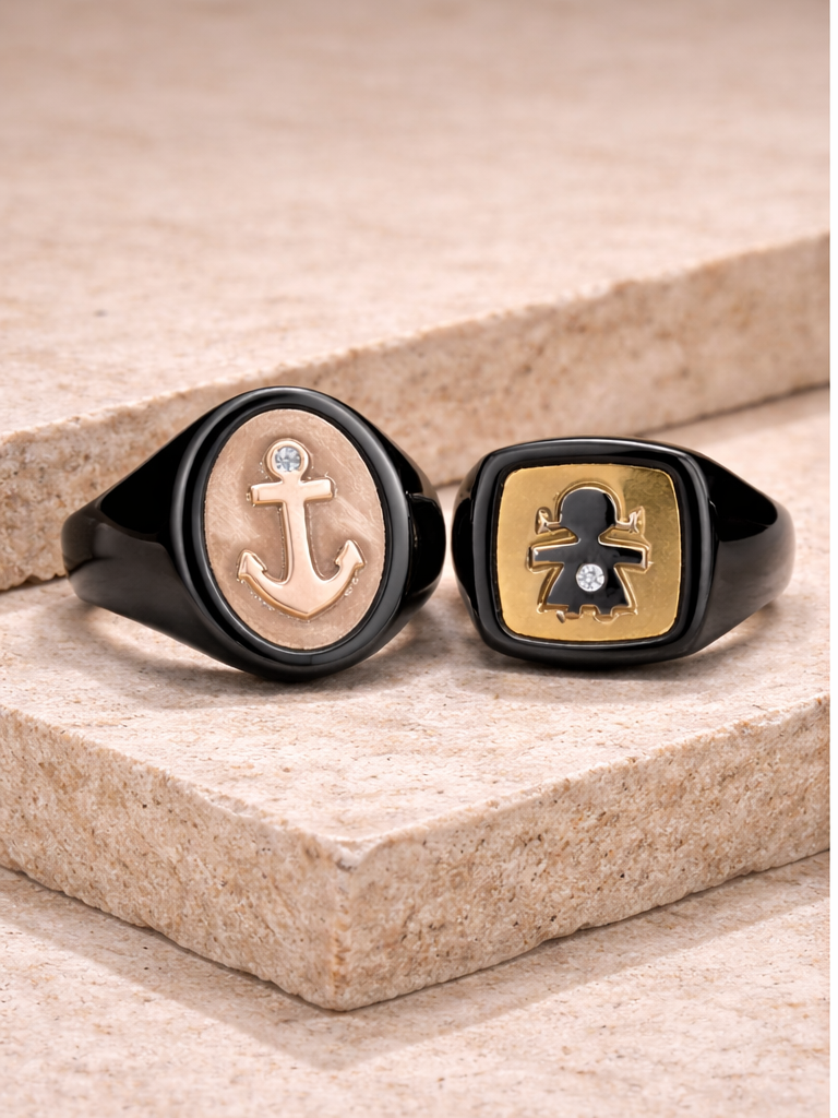 ANELLO SIGILLO IN CERAMICA ORO 9KT, CON BEBE' FEMMINA E DIAMANTINO