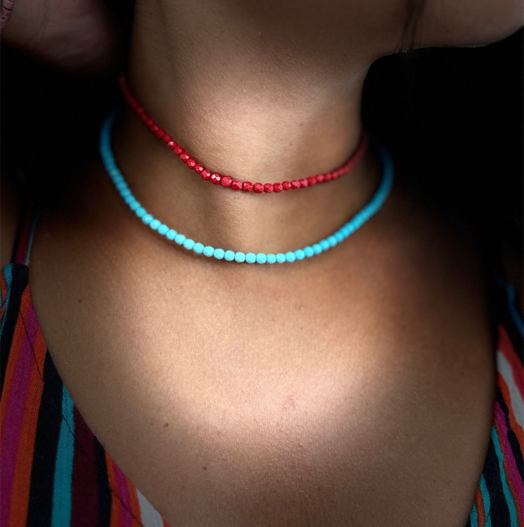 COLLANA CON EMATITE CELESTE E CHIUSURA IN ORO GIALLO