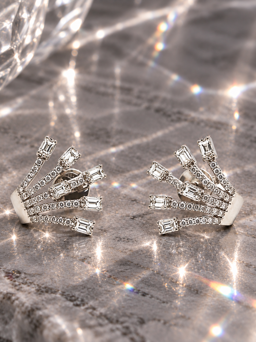 ORECCHINI FANTASIA  IN ORO BIANCO CON DIAMANTI E BAGUETTE