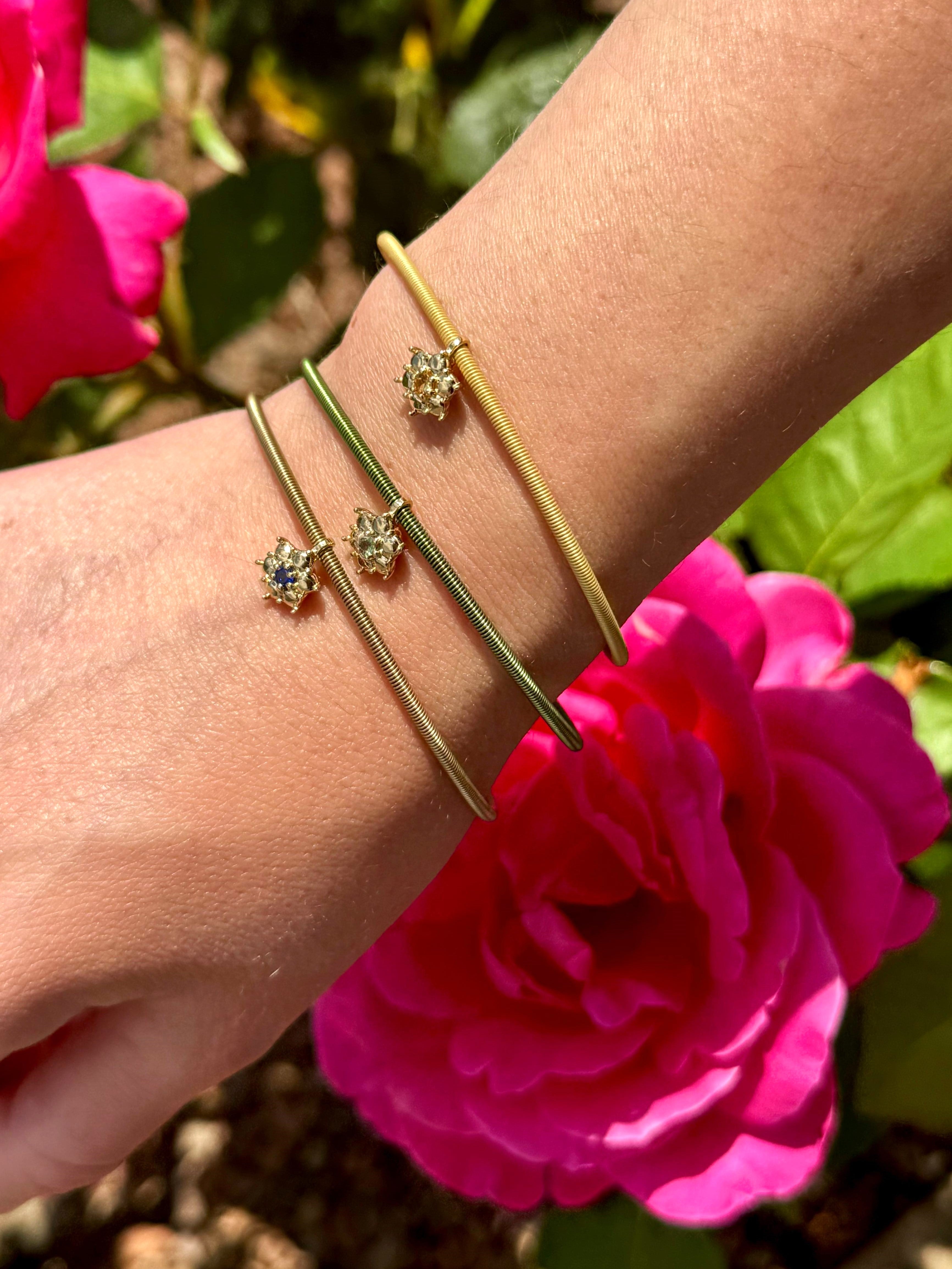 BRACCIALE IN ORO ROSA CON CINTURINO FIORE CON DIAMANTI E CENTRALE CON PIETRA DI COLORE