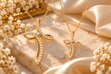 CROCE FANTASIA IN ORO GIALLO CON DIAMANTI E CATENA