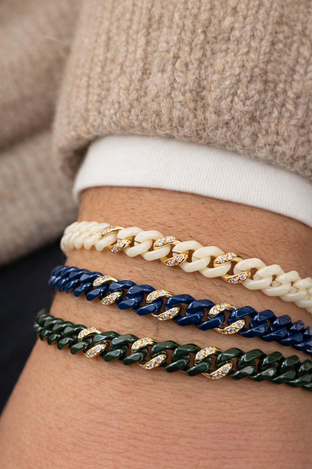 BRACCIALE IN CERAMICA BLU CON GRUMETTE CENTRALI E CHIUSURA IN ORO 9KT E DIAMANTI