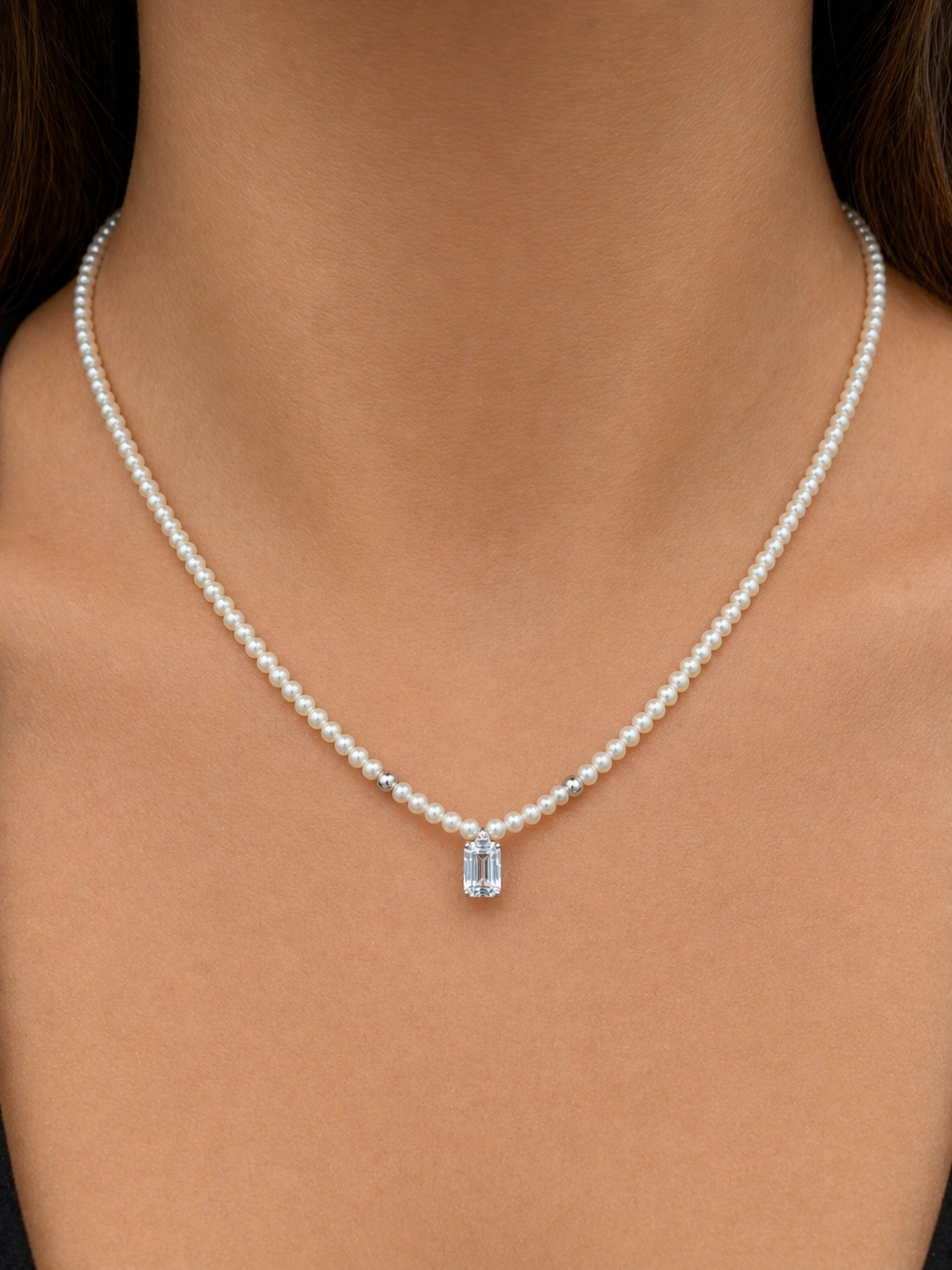 COLLANA PERLE IN ORO 9KT, CON DIAMANTINO E ACQUAMARINA QUADRATA CENTRALE