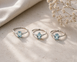 ANELLO IN ORO 9KT, ORO BIANCO CON DIAMANTI E QUADRATO ACQUAMARINA CENTRALE