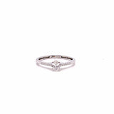 ANELLO IN ORO BIANCO CON DIAMANTI LATERALI E TAGLIO OVALE CENTRALE