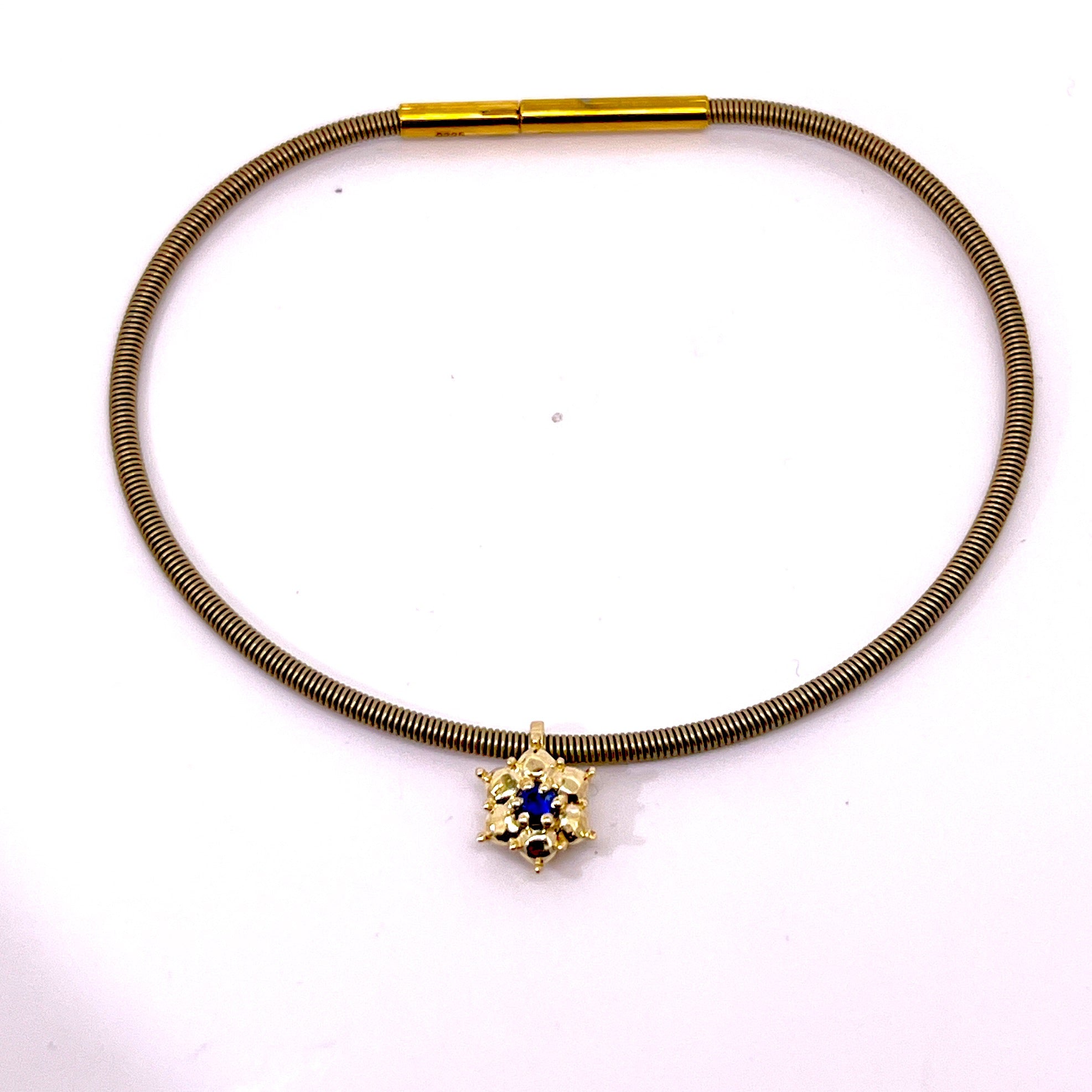 BRACCIALE CON CINTURINO IN ORO ROSA CON FIORE CENTRALE DIAMANTI E PIETRA DI COLORE