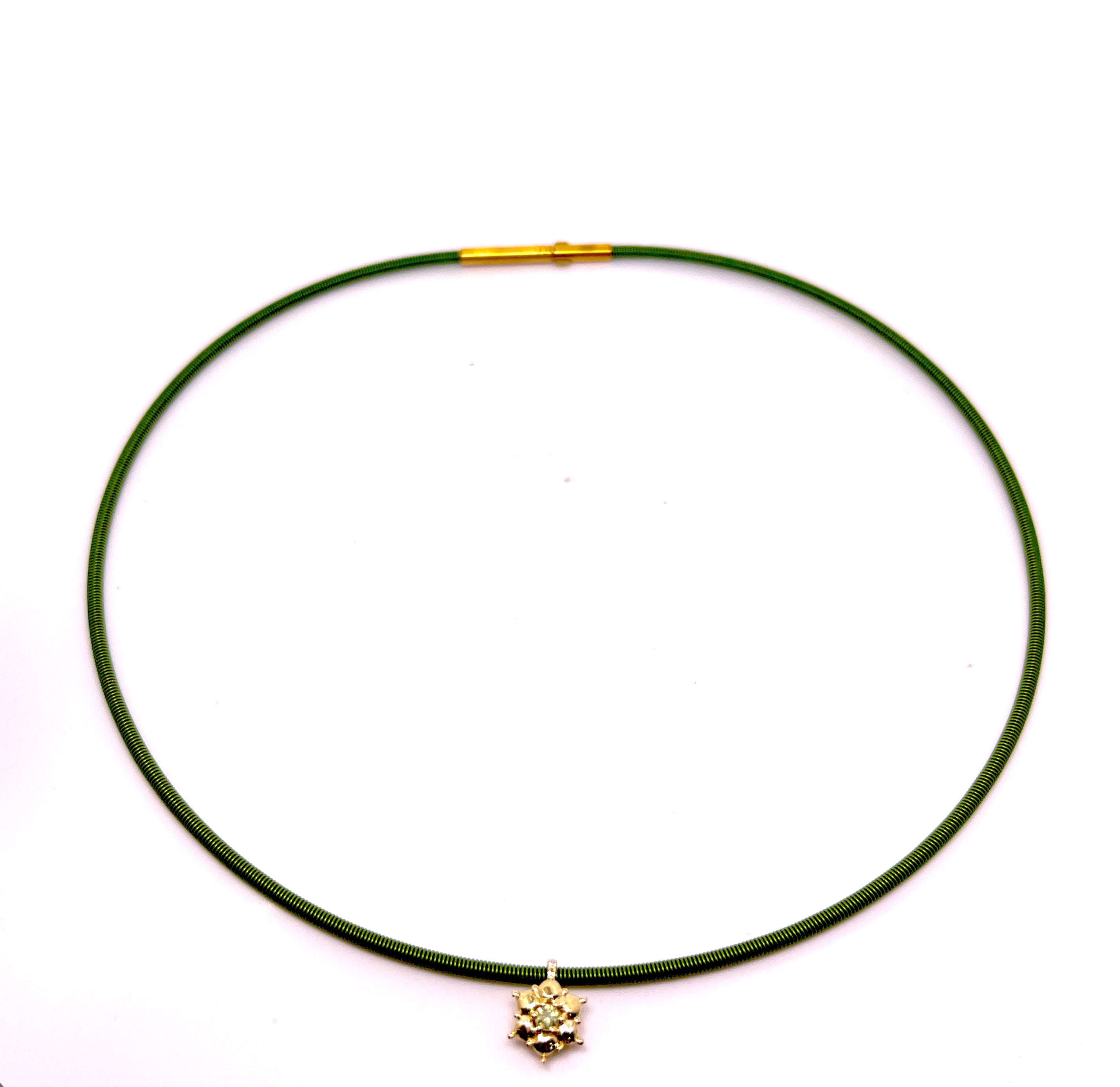 COLLANA CON CINTURINO IN ORO ROSA CON FIORE CENTRALE DI COLORE E DIAMANTI