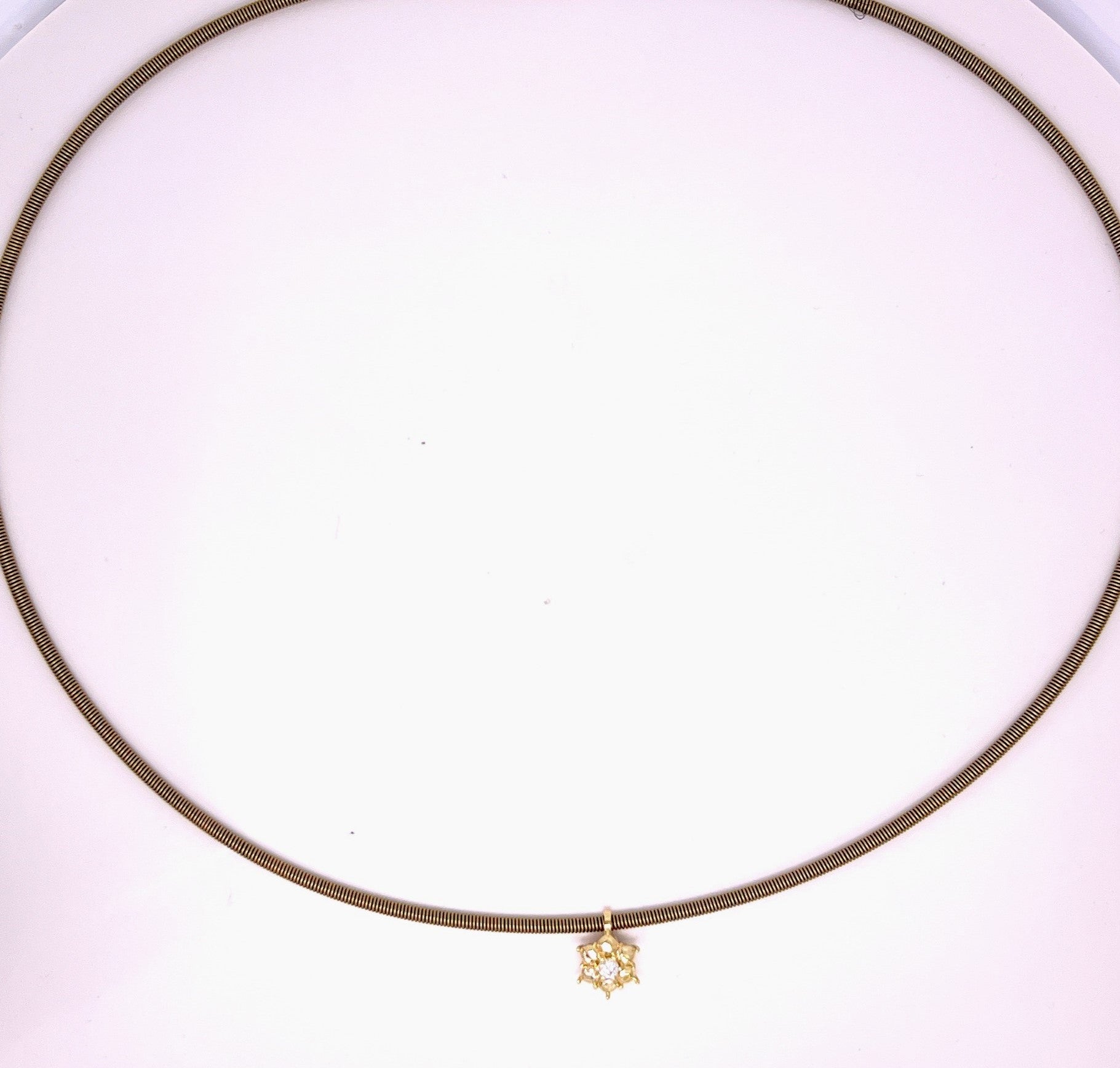 COLLANA CON CINTRUINO IN ORO GIALLO CON FIORE CENTRALE DI  DIAMANTI