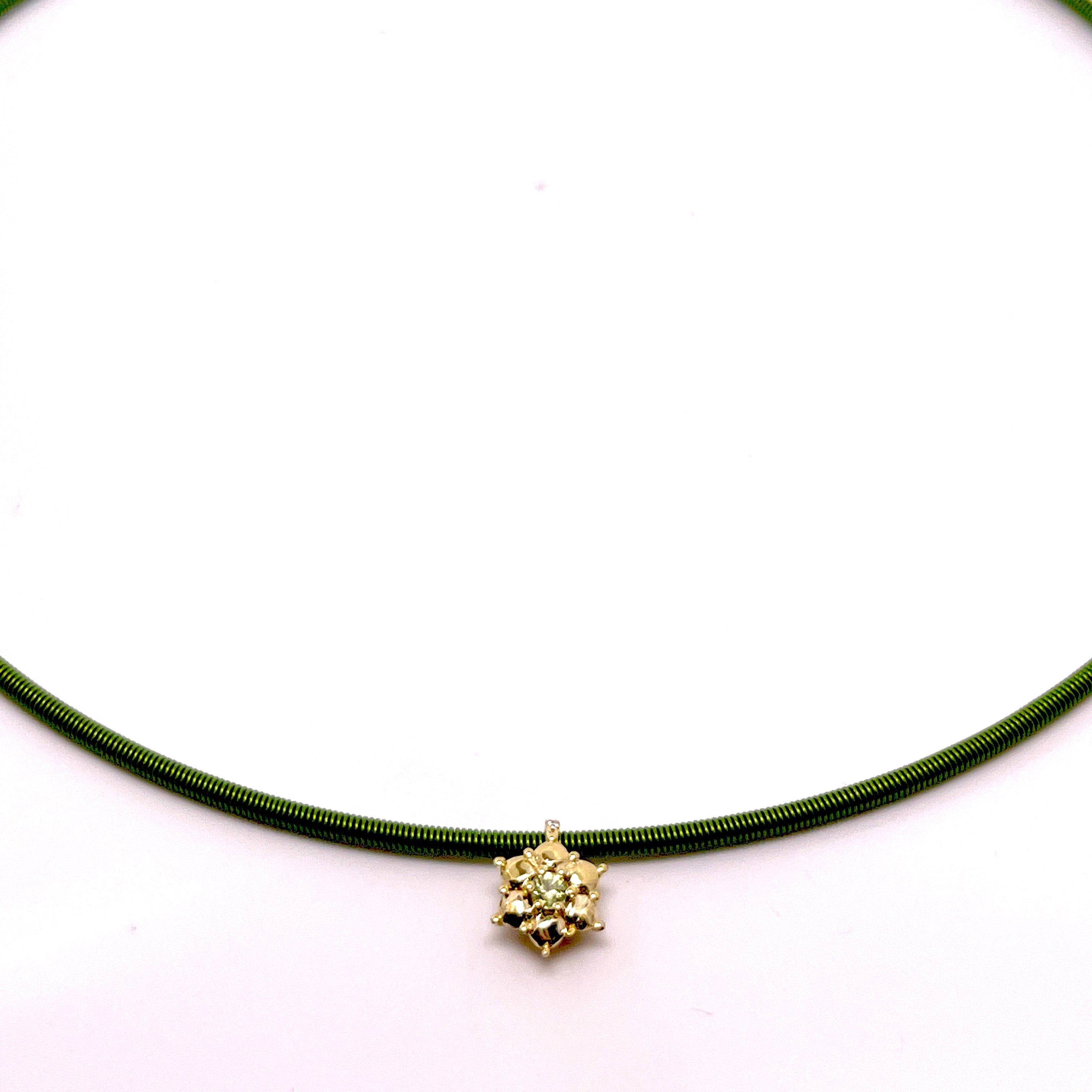 COLLANA CON CINTURINO IN ORO ROSA CON FIORE CENTRALE DI COLORE E DIAMANTI