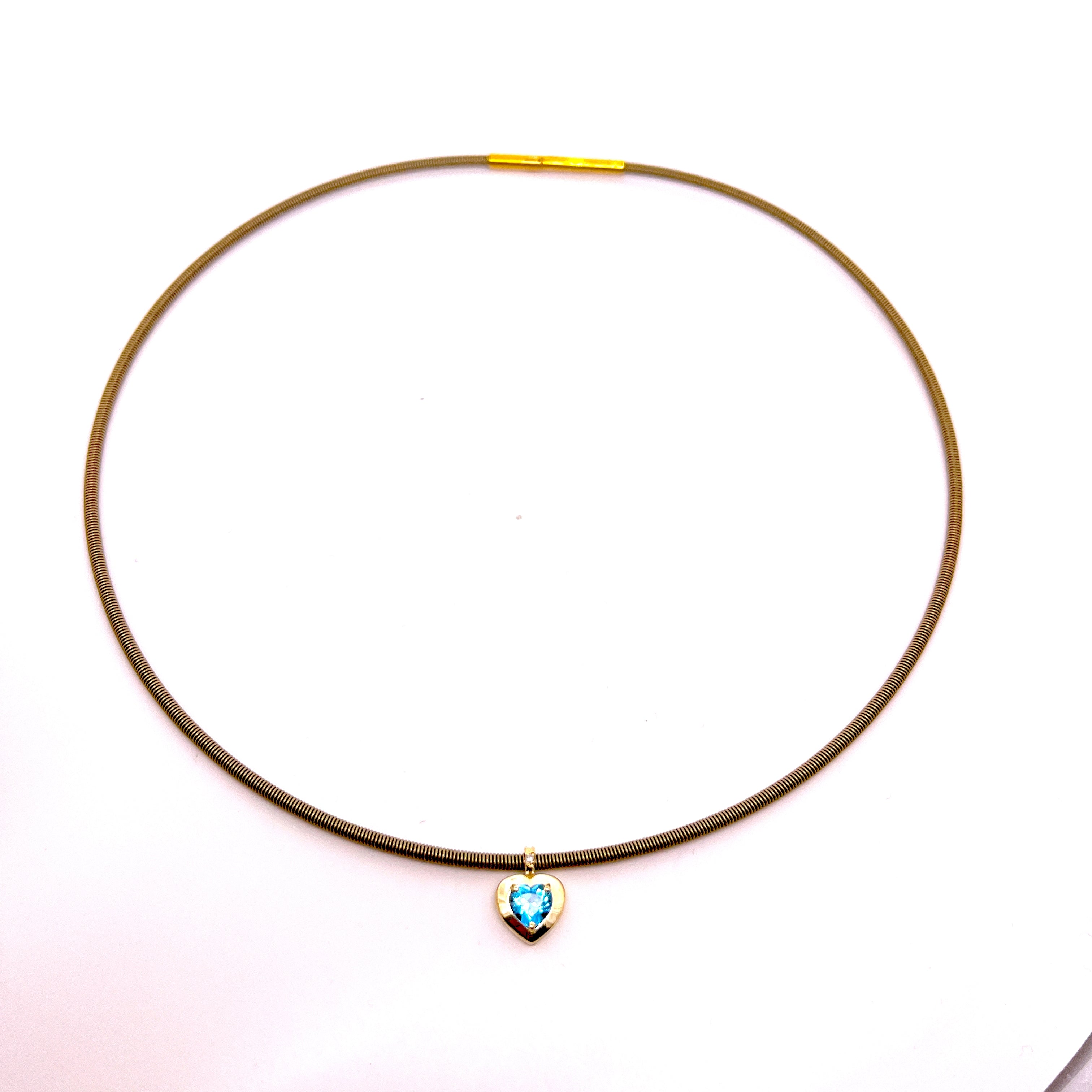 COLLANA CON CINTRUINO IN ORO ROSA CON CUORE CENTRALE DI COLORE E DIAMANTI