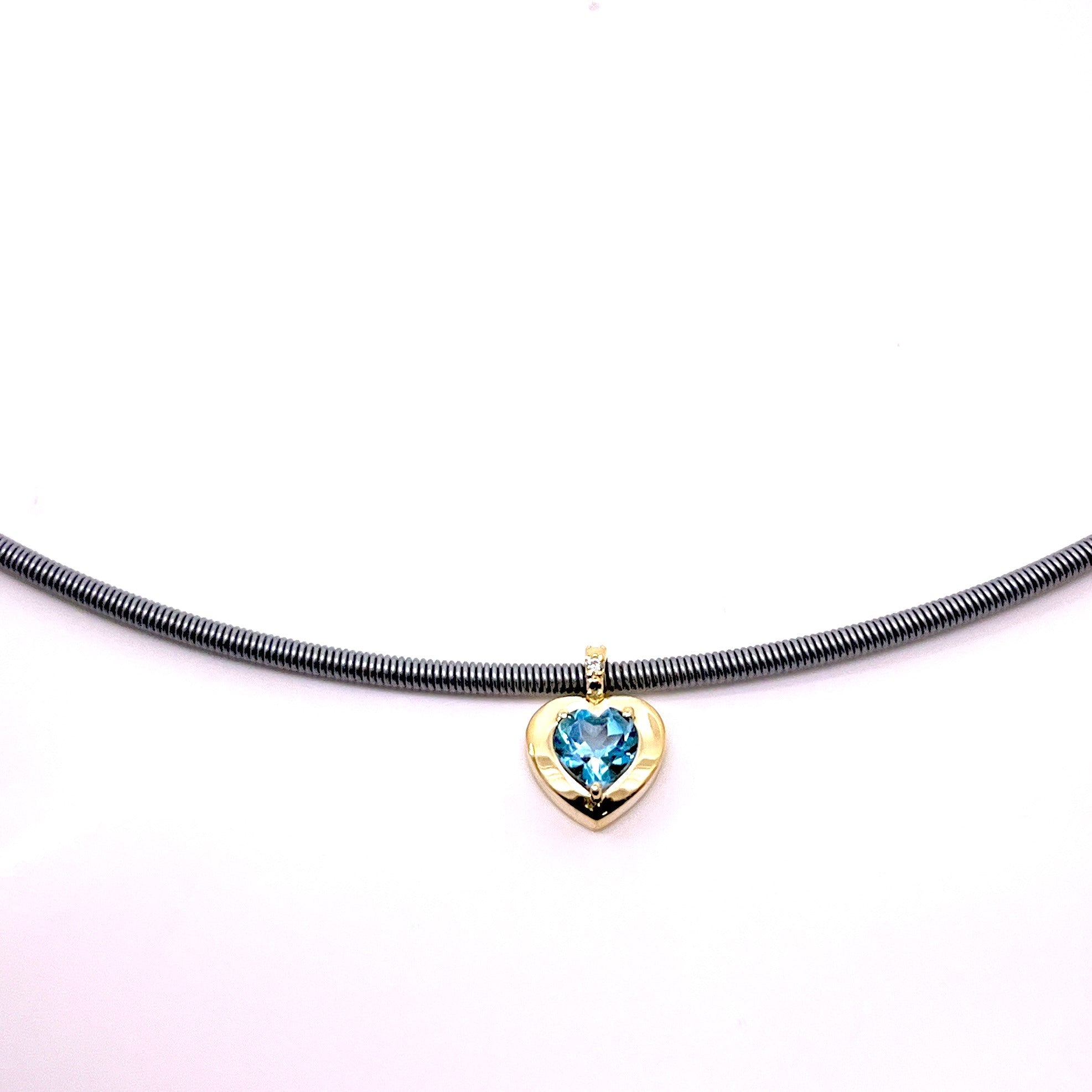 COLLANA CON CINTRUINO IN ORO GIALLO CON CUORE CENTRALE DI COLORE E DIAMANTI