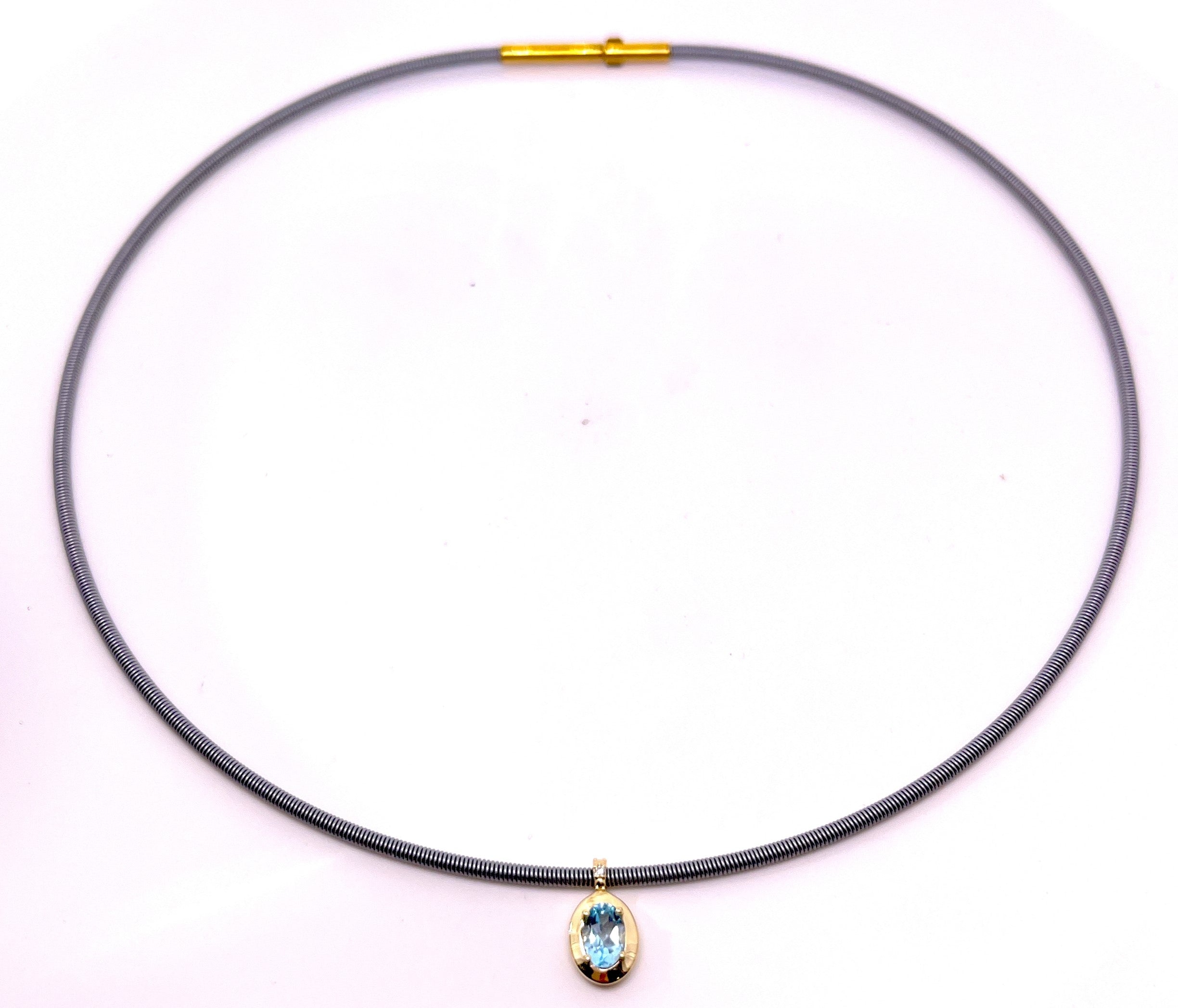 COLLANA CON CINTURINO GRIGIO IN ORO ROSA CON OVALE CENTRALE DI COLORE E DIAMANTI