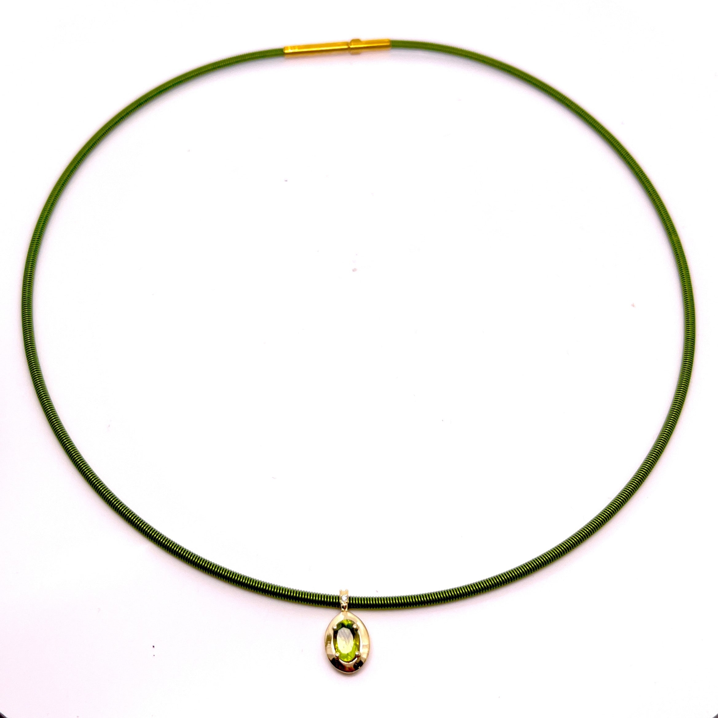 COLLANA CON CINTURINO VERDE IN ORO ROSA CON OVALE CENTRALE DI COLORE E DIAMANTI