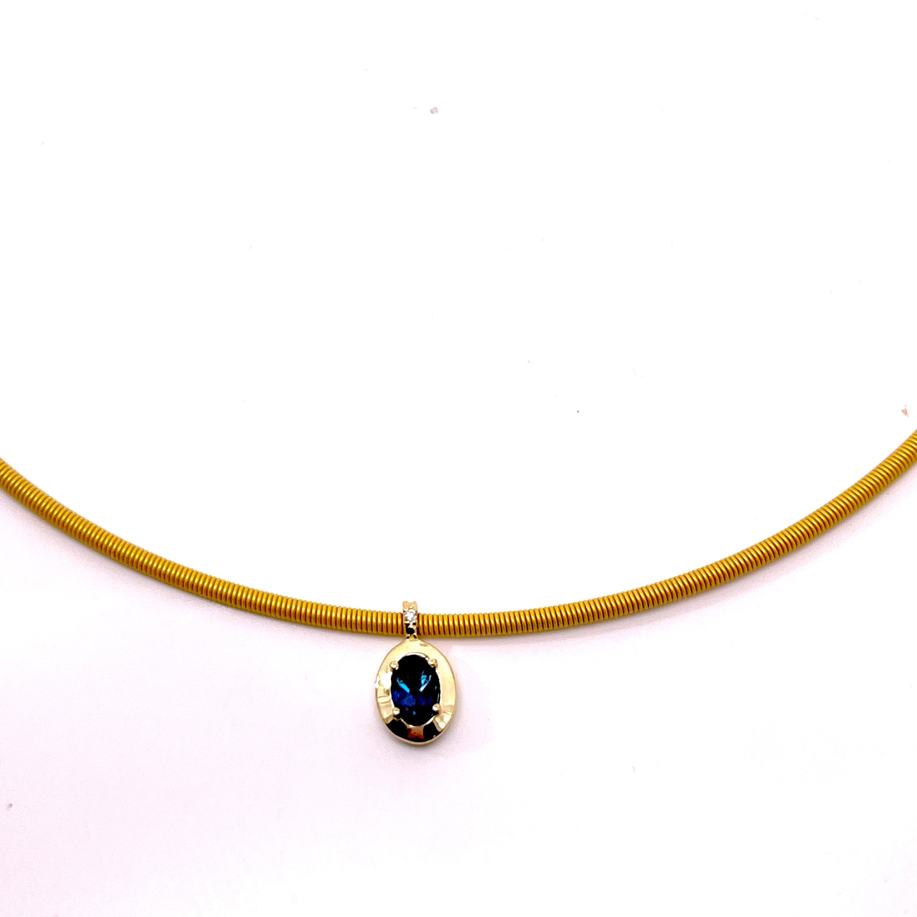 COLLANA CON CINTURINO IN ORO ROSA CON OVALE CENTRALE DI COLORE E DIAMANTI