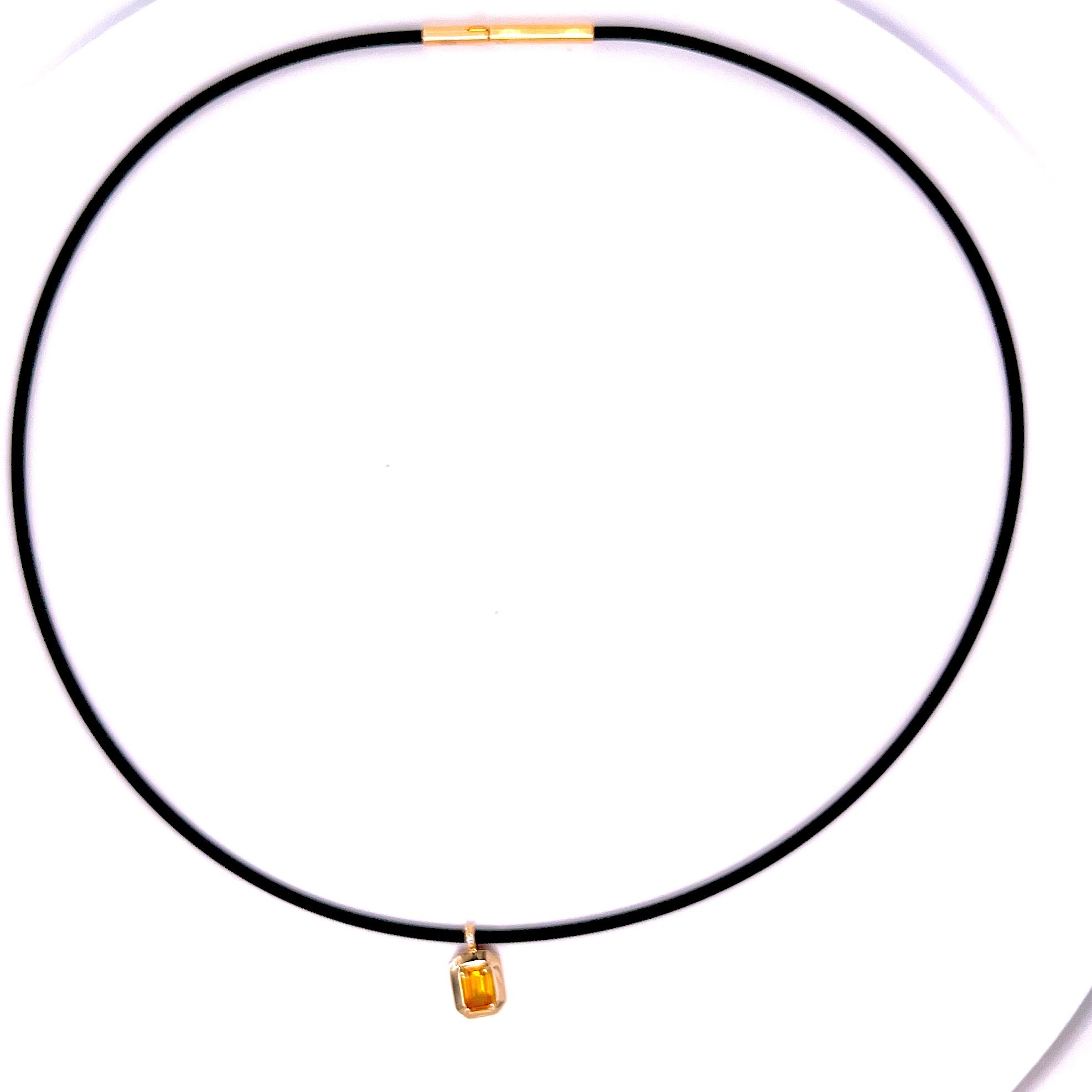 COLLANA CON CINTRUINO IN ORO ROSA CON QUADRATO CENTRALE DI COLORE E DIAMANTI