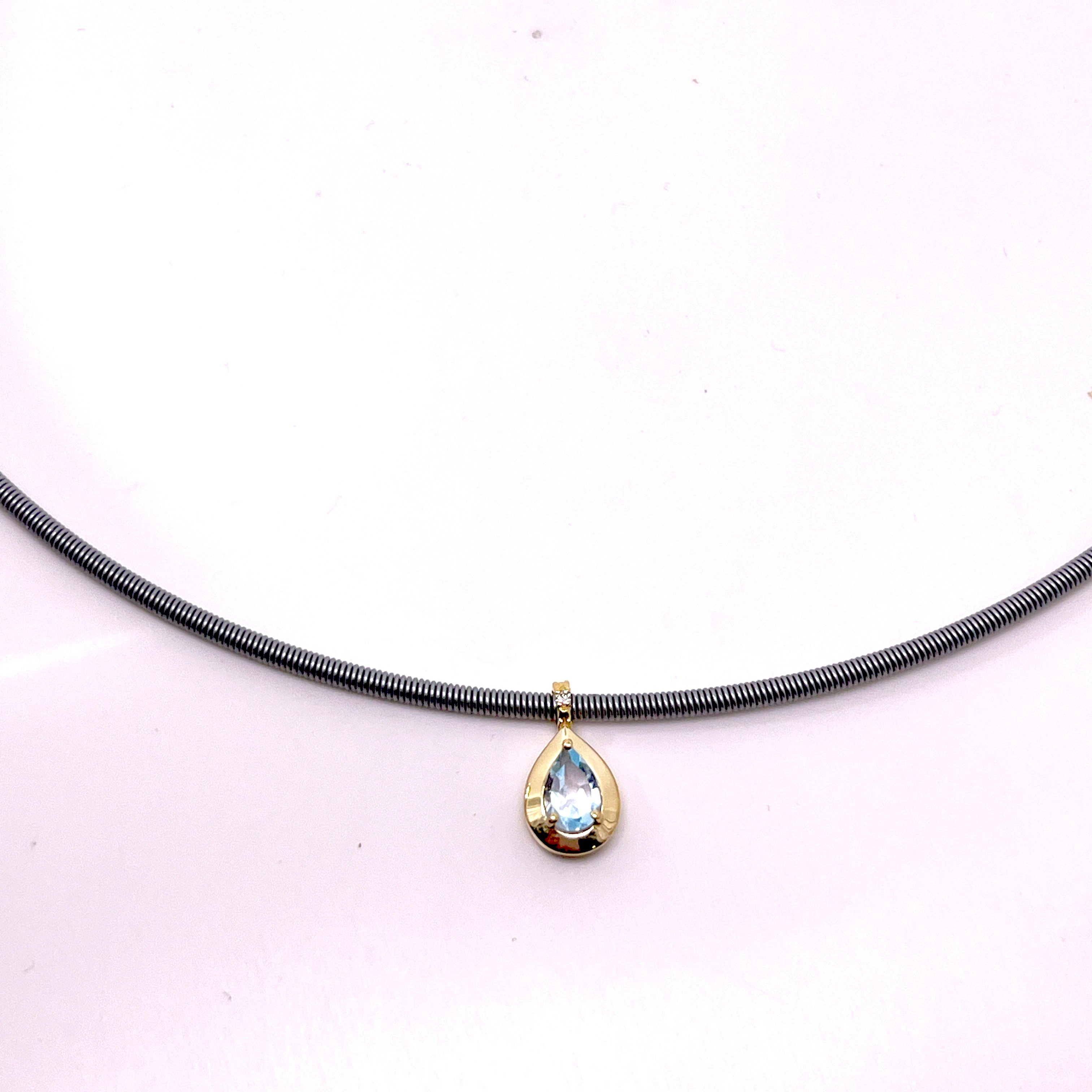 COLLANA CON CINTURINO IN ORO ROSA CON GOCCIA DI COLORE E DIAMANTI