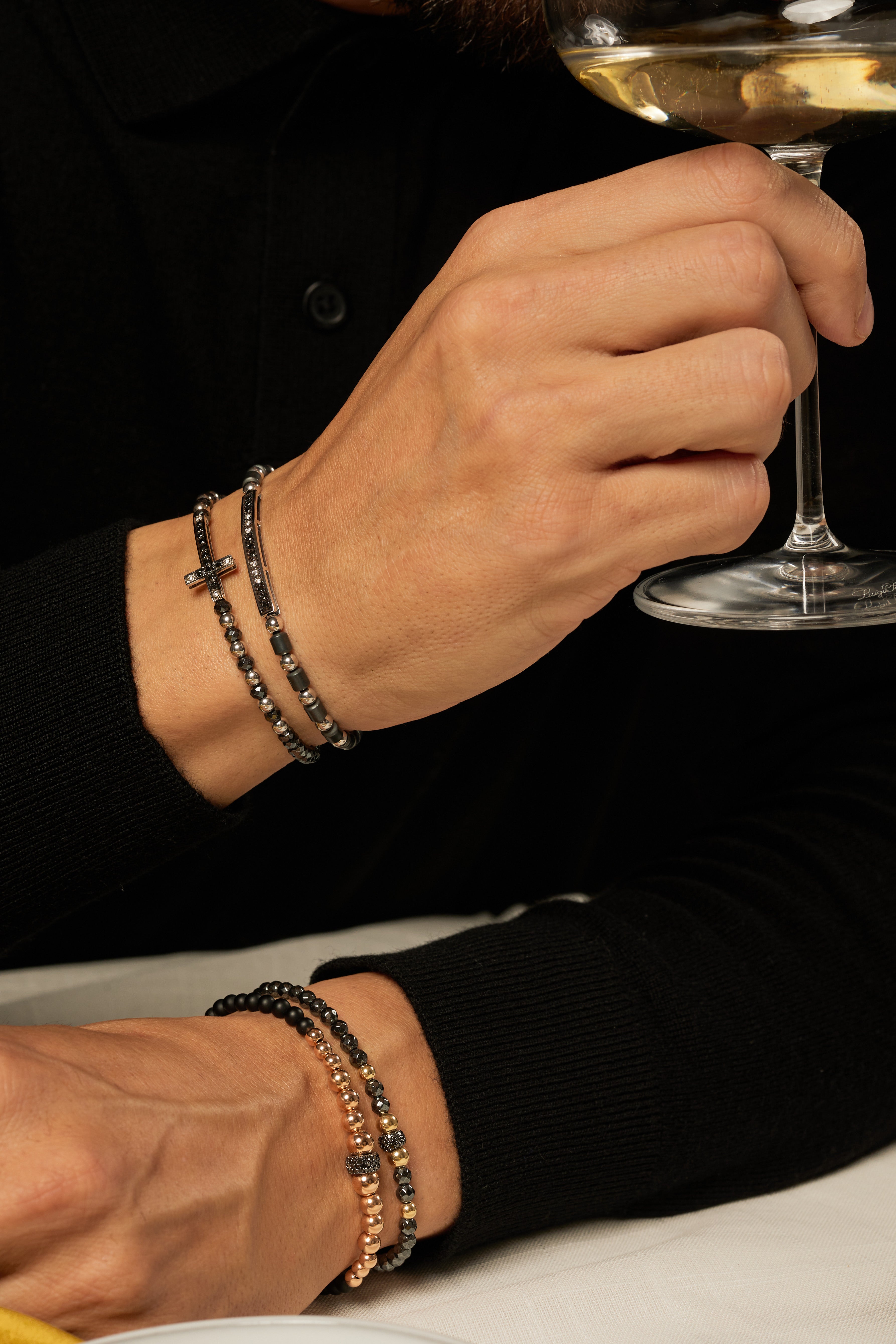 BRACCIALE IN ORO ROSA CON RONDELLA DI DIAMANTI NERI IN ORO ROSA